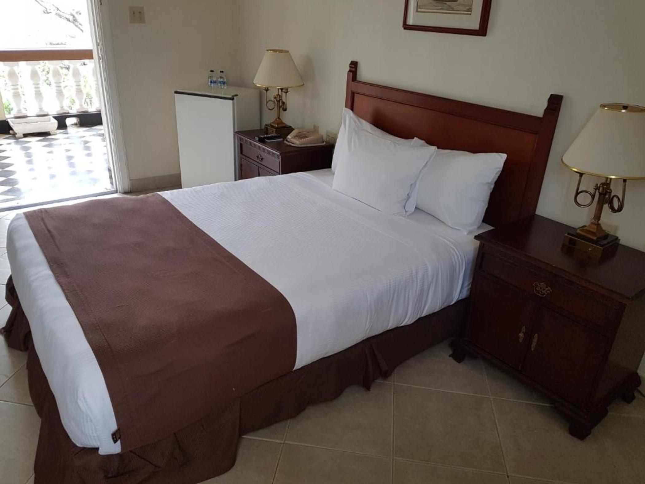 Hotel El Prado Barranquilla  Esterno foto A bed with a bed runner